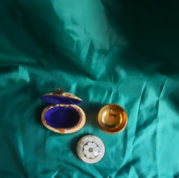 Vintage trinket boxes - Picture 10 of 12